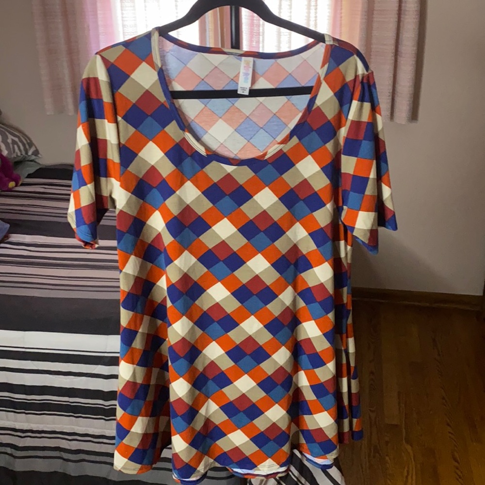 Lula roe pattern top